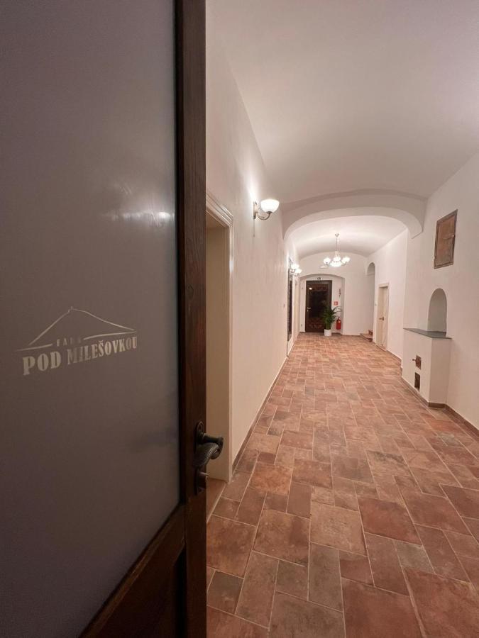 Penzion Fara Pod Milesovkou Velemin Kültér fotó